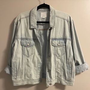 American Eagle Women’s Light Wash Jean Jacket